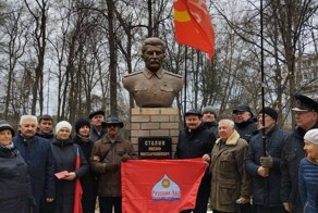 «Сталина невозможно вычеркнуть из памяти»: в Кировской области поставили памятник в честь Иосифа Виссарионовича