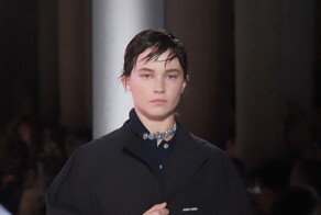 Журнал Vogue объявил грязные волосы новым трендом