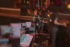 Крутое пике: испанский футболист Жерар Пике провалился в двухметровую яму