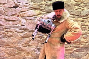Калужский театр в постановке спектакля "Муму" использует робота-собаку в качестве актёра