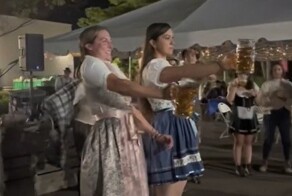 Конкурс среди девушек на Октоберфесте