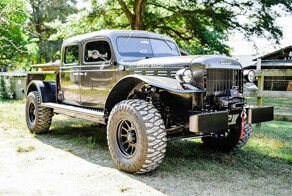 Красивый, но жутко дорогой рестмод Dodge Power Wagon на базе RAM 2500