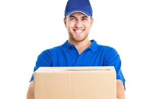 Курьеры в Москве зарабатывают больше, чем губернаторы: руководитель «Почты России» раскрыл зарплаты доставщиков