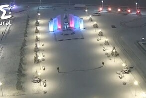 В Челябинске парень с девушкой вытоптали на снегу у мемориала неприличную картинку