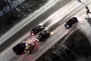 Устроил небольшое ДТП и "встал на лыжи"