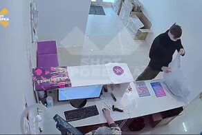 Арсенал оружия забрал из Wildberries клиент в Ленинградской области и скрылся из ПВЗ, не расплатившись