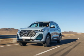 Chery в России начала продажи двух новых гибридных кроссоверов
