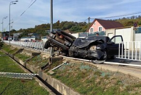 Зацепил грузовик и вылетел на встречную полосу