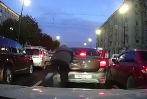 Испортил автомобиль, настроение человеку и по газам