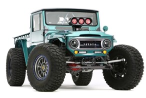 Toyota FJ Bruiser - пикап с зубастой резиной, гусеницей на днище и мотором от гоночного болида