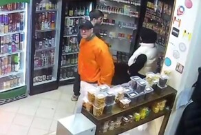 В Екатеринбурге Бонни и Клайд местного разлива  избили парнишку