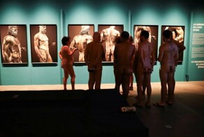 Музей в Барселоне провел экскурсию для голых посетителей
