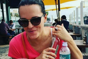 "Надо вернуться в алкоголизм!": певица Слава пожаловалась на самочувствие после того, как бросила пить