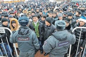 «Следует ужесточить контроль»: глава МВД предложил лишать российского гражданства мигрантов, которые представляют опасность для общества
