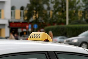 В Уфе таксист наказал супружескую пару за "разврат" и порчу авто, залив перцовкой