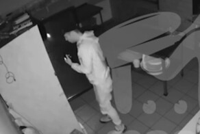 Любите среди ночи наведаться к холодильнику? Парень с видео тоже. Но есть нюанс