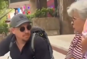 Мужчина сделал сюрприз маме, с которой он не виделся много лет