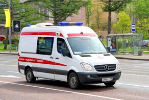 Активистов убрать: в Москве перед приездом депутата набрали "актёров" на роль водителей скорой помощи