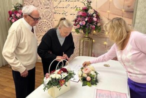 Бес в ребро: в Нижнем Новгороде поженились 100-летний жених и 75-летняя невеста