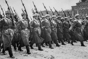 Главархив Москвы показал уникальные фото и видео парада 1941 года