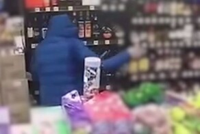 «Алкоголь — зло и с ним нужно бороться»: челябинец устроил погром в алкомаркете