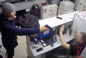 Вооружённая женщина попыталась ограбить ломбард в Москве