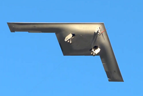 Первый полёт новейшего стратегического бомбардировщика США попал на видео