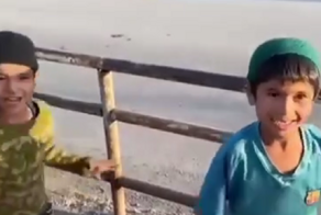 «Кидали камни и кривлялись»: из России вышлют таджикскую семью за хамство и ненадлежащее поведение