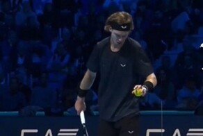 Российский теннисист Андрей Рублёв послал в пятую точку фаната, попытавшегося его подбодрить