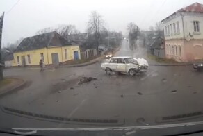 Не пристегнулась, вылетела из автомобиля и чудом выжила