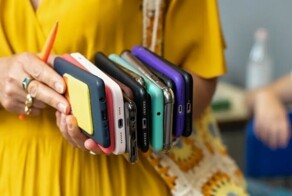 В Госдуме приняли в первом чтении законопроект о запрете телефонов в школе