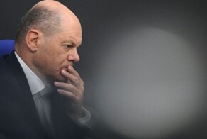 Канцлер Германии Шольц начал экономить на красоте