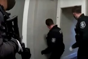 Женщина подаёт в суд на полицейских, которые перепутали адрес