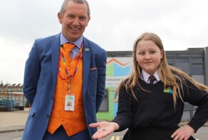 Девочка нашла на школьной площадке монету 1000-летней давности