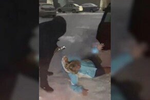 В Сургуте таксист вытащил женщину из машины за высказанное замечание
