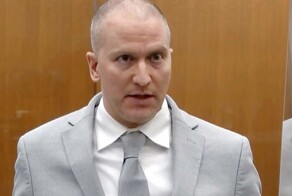 Осуждённого за убийство Флойда полицейского тяжело ранили ножом в тюрьме