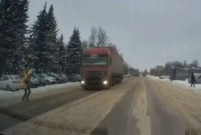 Неужели так сложно посмотреть на дорогу?