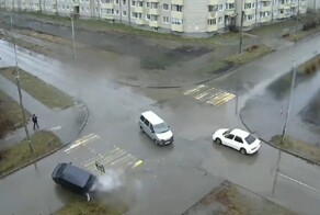 Две одинаковых аварии на одном перекрёстке