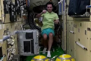 Кувырки, сальто, головой вперед: изучаем способы перемещения по МКС