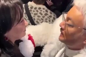 Киркоров смутил Гузееву, встав перед ней на колени