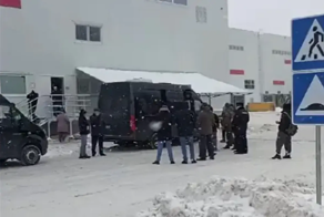 Силовики нагрянули на склад Wildberries в Тульской области и вручили повестки в военкомат 10 работникам