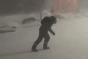 Жители якутского посёлка встретили первый день зимы