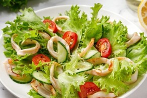 15 простых и очень вкусных салатов с кальмарами