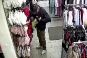 В Краснодаре мужчина украл трусики, пока продавец отвлеклась