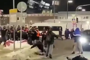 «Скорую кто-нибудь вызовите, человек умирает»: в Питере мигранты устроили массовую драку, которая чуть не закончилась гибелью одного из «бойцов»