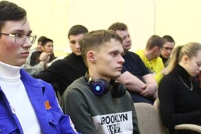 Омский чиновник заставил студента снять футболку с надписью «Brooklyn»