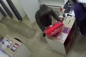 Мужчина украл костюм Деда Мороза, чтобы поздравить родственников