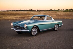 70-летнего красавца Aston Martin выставят на торги