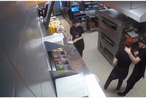 В Ленинградской области сотрудник пиццерии с кулаками набросился на свою коллегу