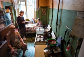 "Я родилась в начале 90-х": девушка рассказала о жизни в коммунальной квартире